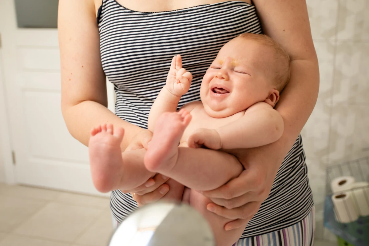 Top 10 Essential Tips for Newborn Baby Care 3 Understand and Respond to baby Crying