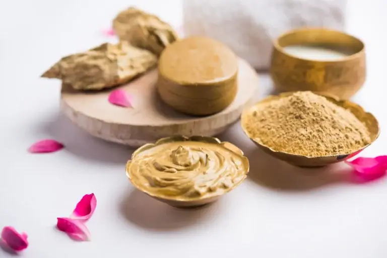 Easy DIY Multani Mitti Recipes for Glowing Skin - मुल्तानी मिट्टी के फायदे, उपयोग और घरेलू उपाय